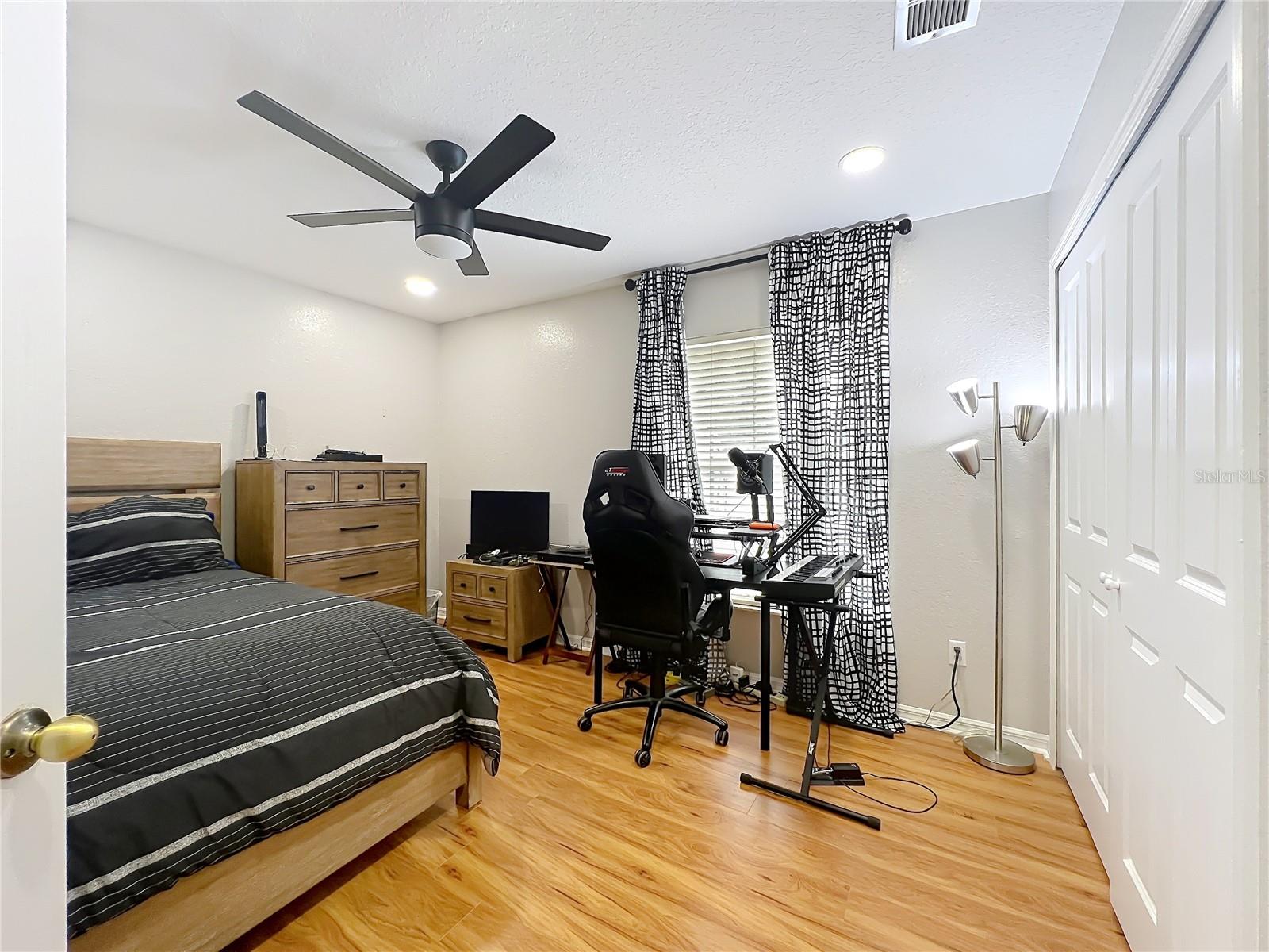 Image 30 of 77 For 723 Sunburst Cove Lane