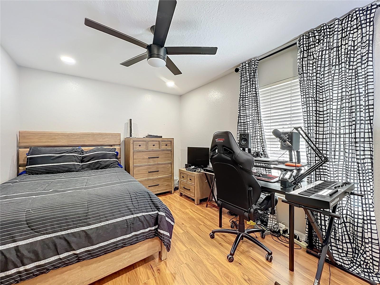 Image 31 of 77 For 723 Sunburst Cove Lane