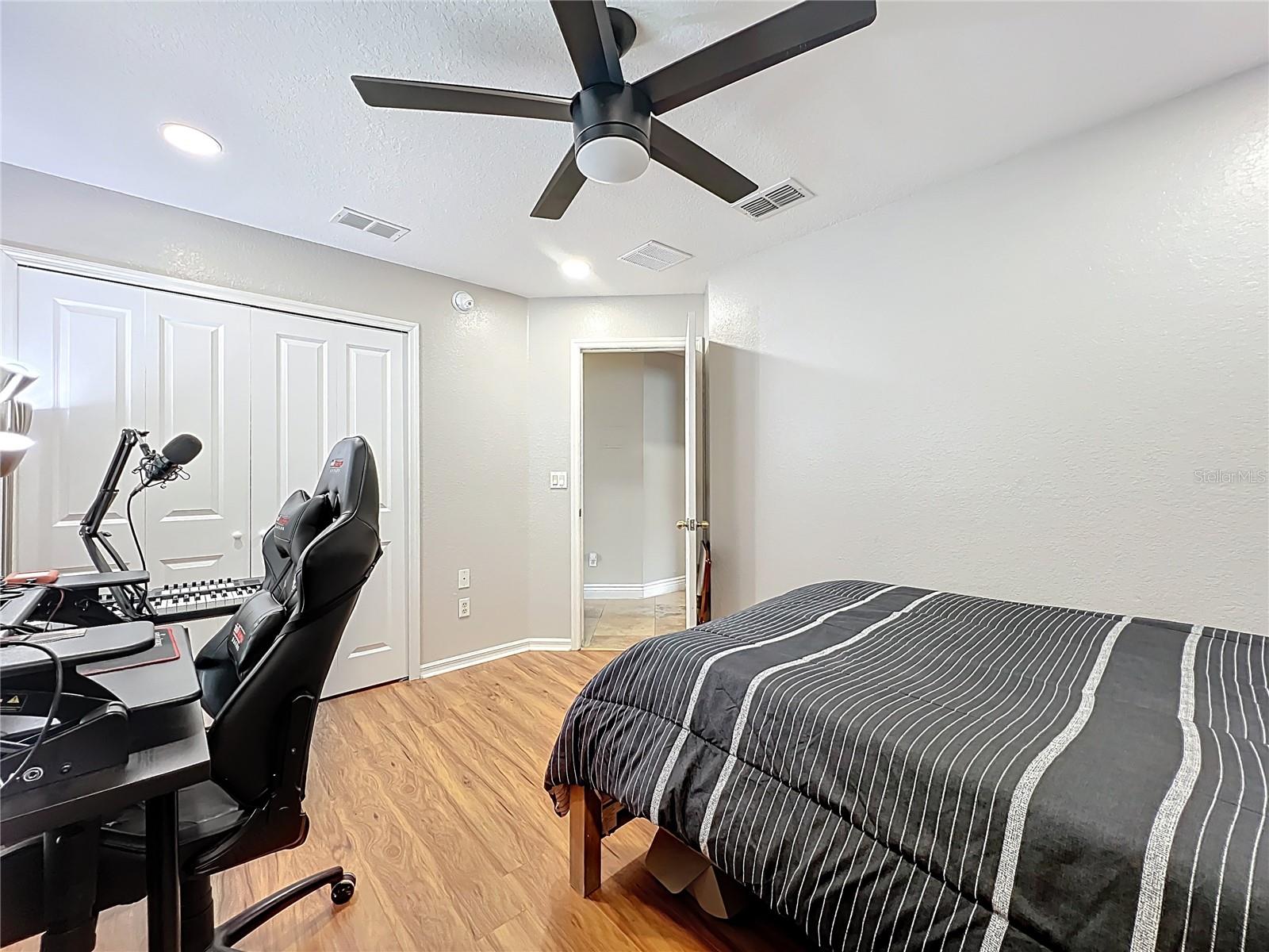 Image 32 of 77 For 723 Sunburst Cove Lane