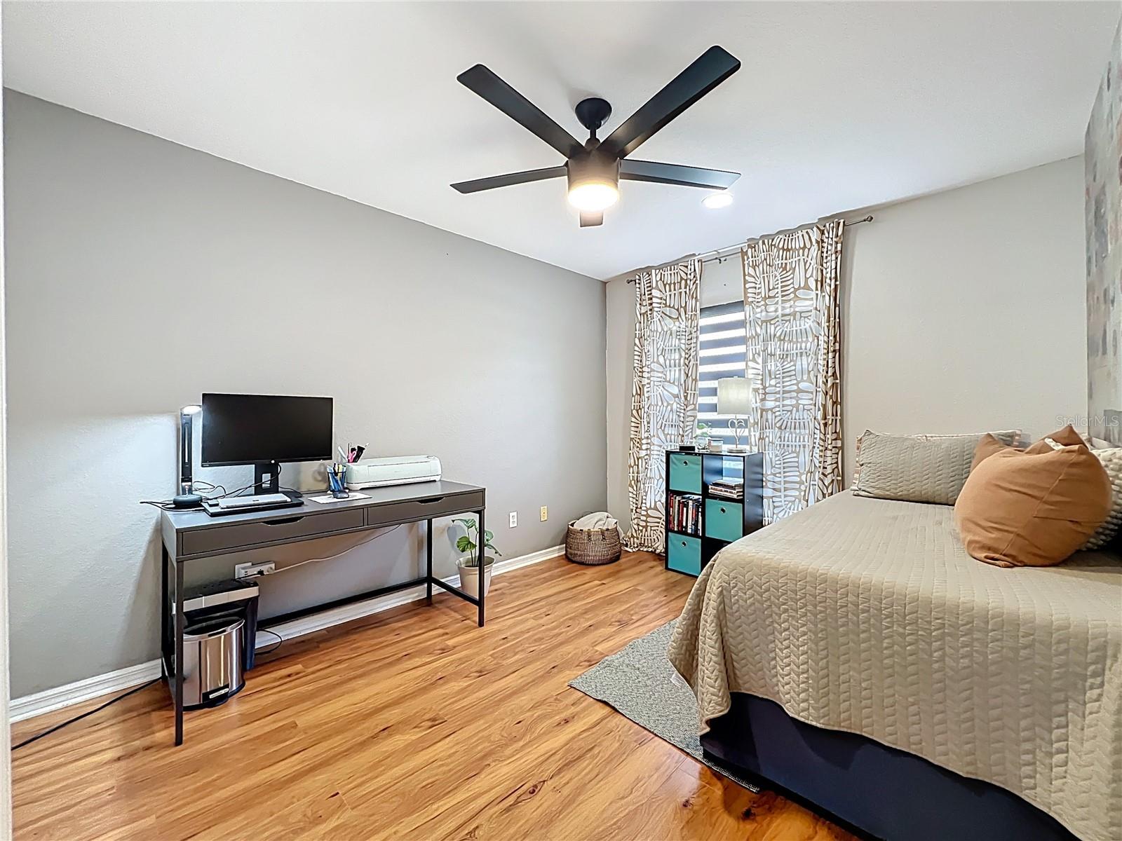 Image 33 of 77 For 723 Sunburst Cove Lane