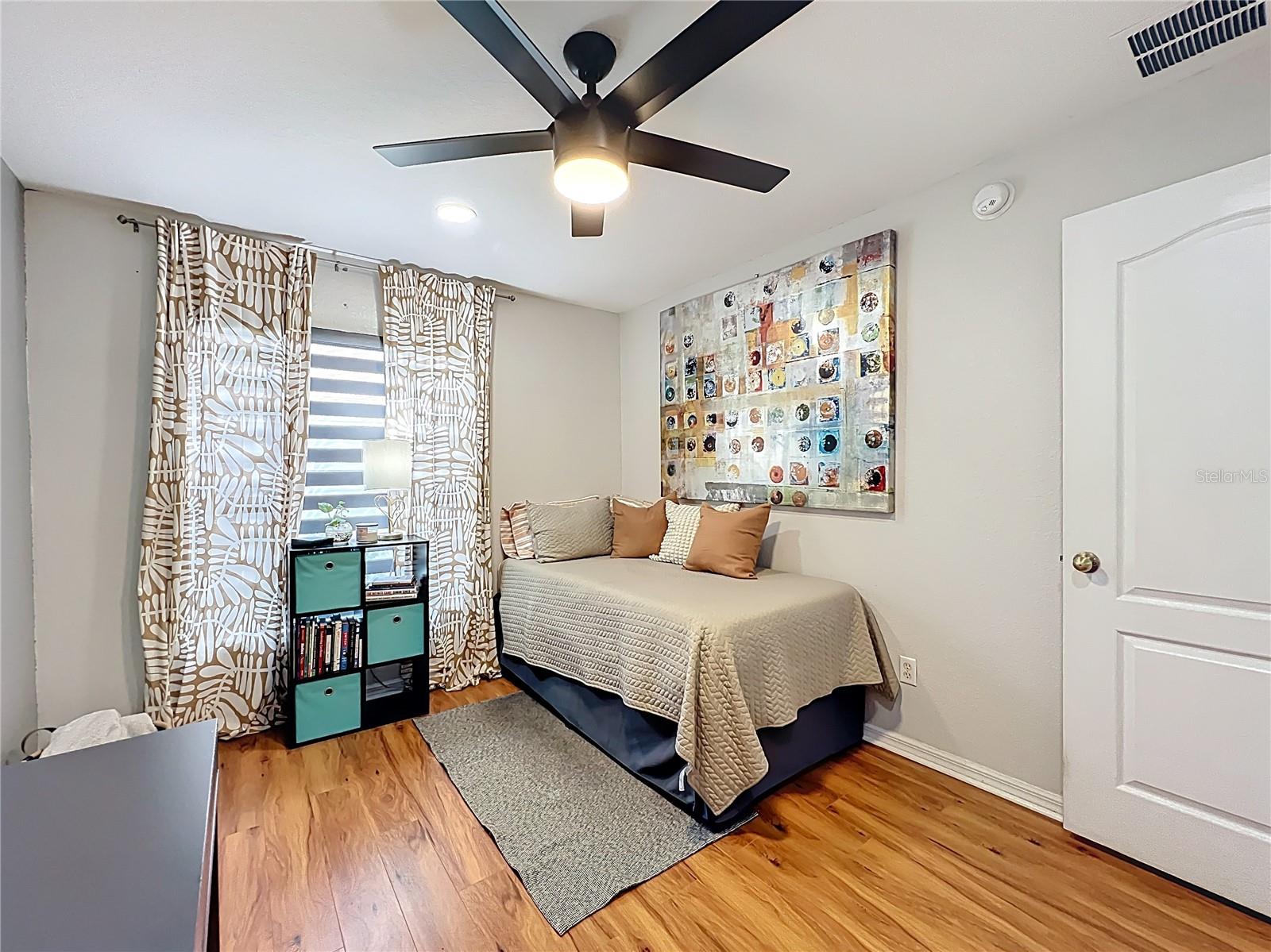 Image 34 of 77 For 723 Sunburst Cove Lane