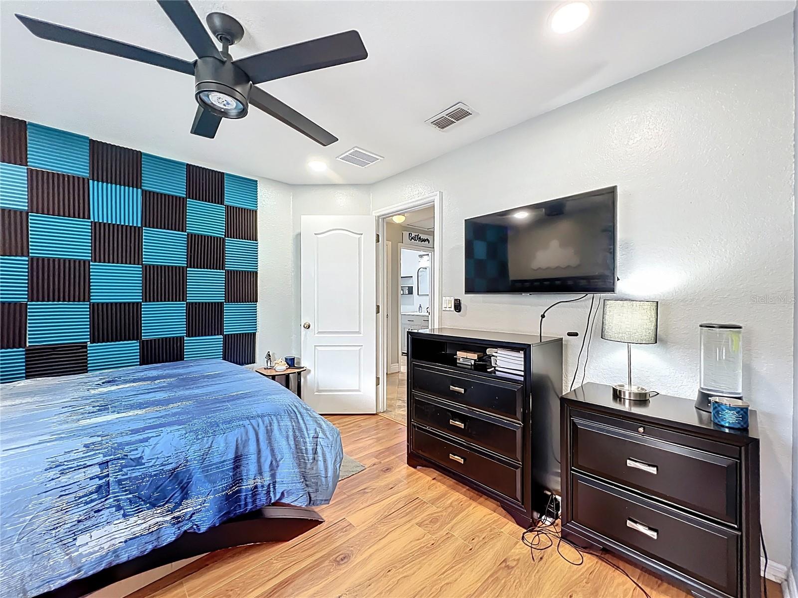 Image 40 of 77 For 723 Sunburst Cove Lane