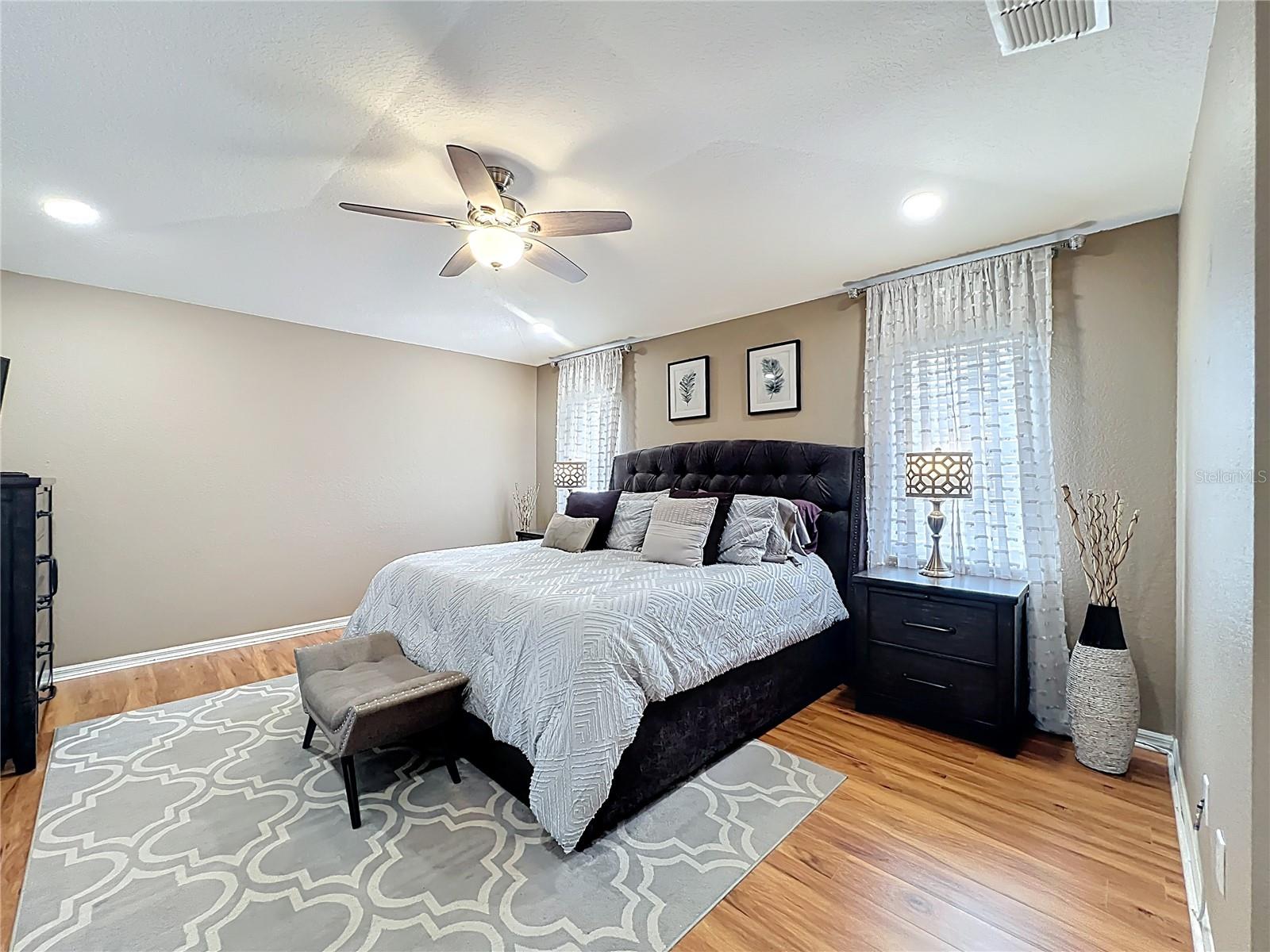 Image 41 of 77 For 723 Sunburst Cove Lane