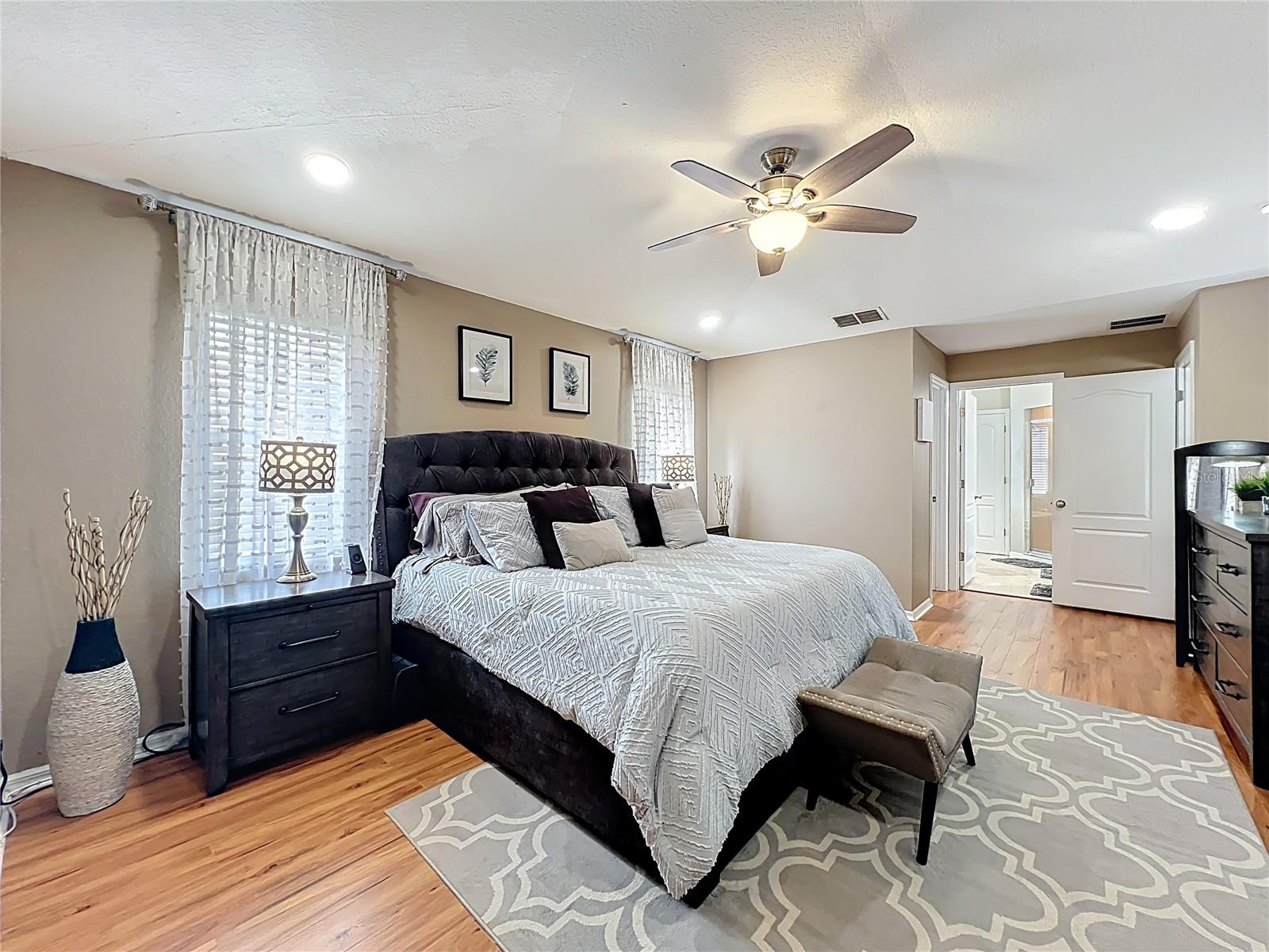 Image 42 of 77 For 723 Sunburst Cove Lane