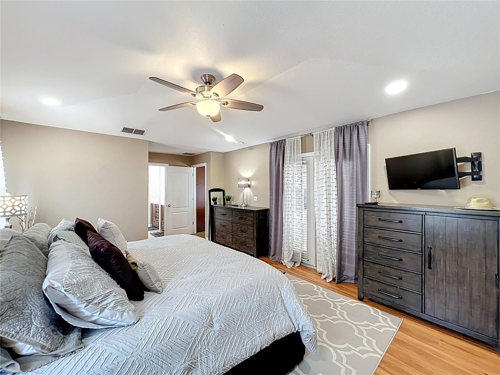 Image 43 of 77 For 723 Sunburst Cove Lane