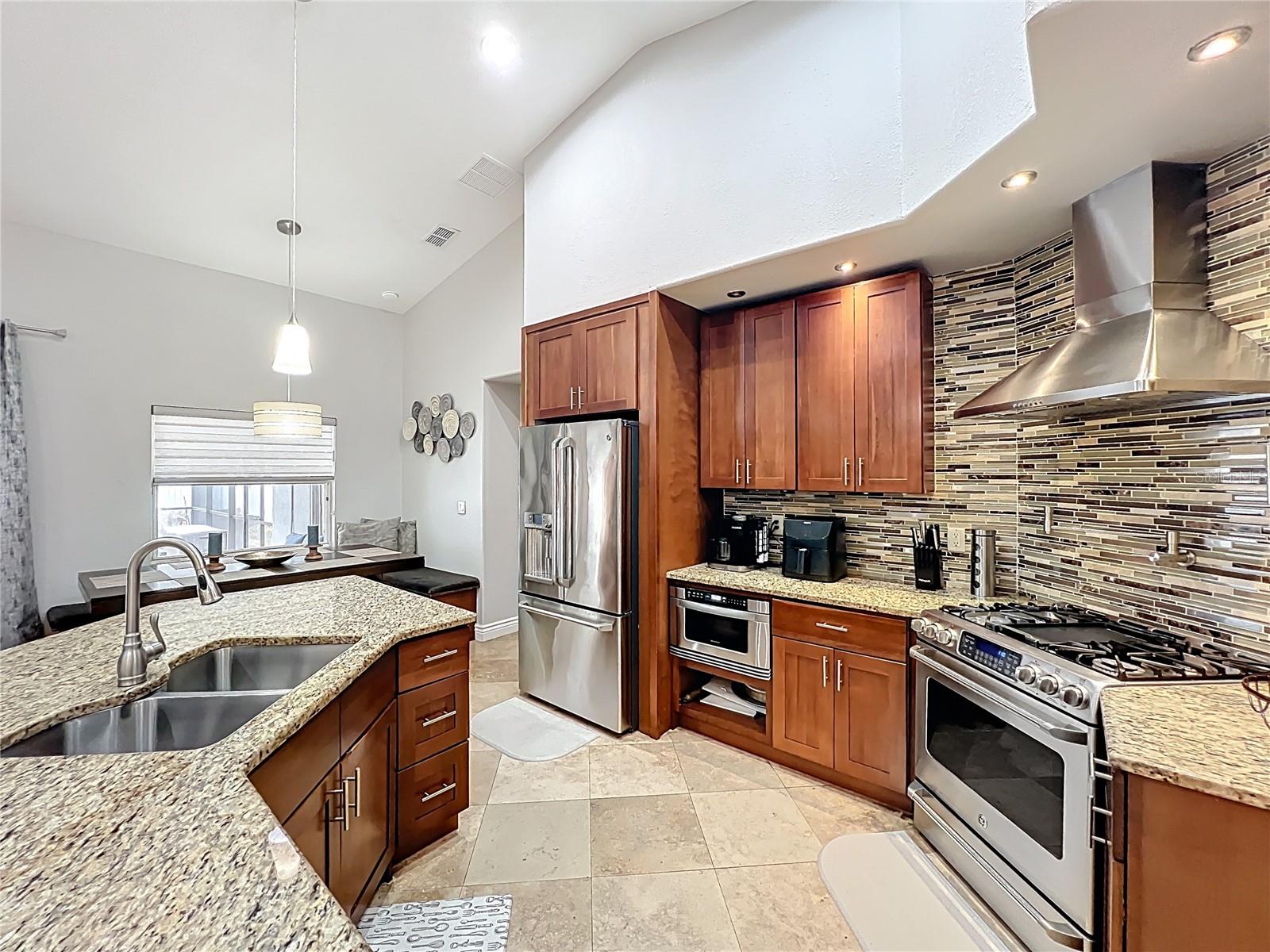 Image 6 of 77 For 723 Sunburst Cove Lane