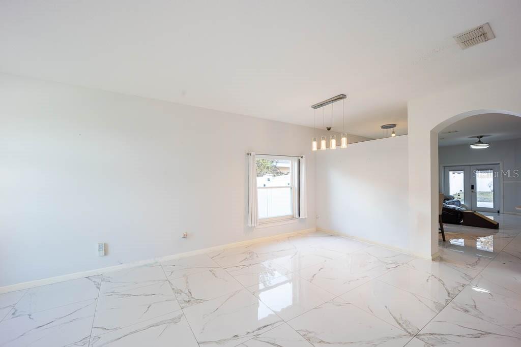 Image 10 of 34 For 8915 Victoria Isle Place