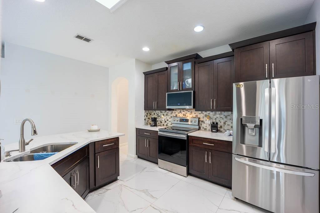 Image 13 of 34 For 8915 Victoria Isle Place