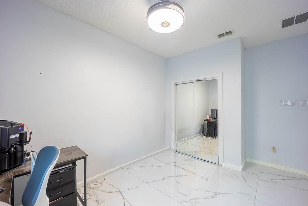 Image 22 of 34 For 8915 Victoria Isle Place