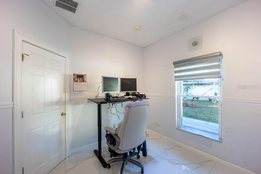 Image 25 of 34 For 8915 Victoria Isle Place