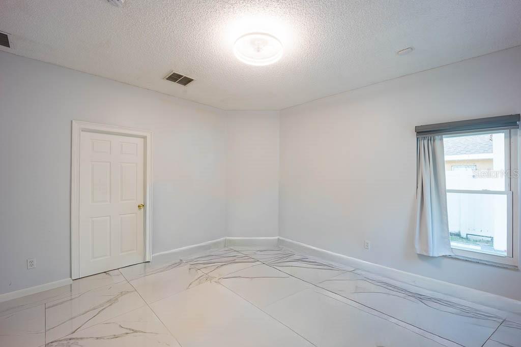 Image 26 of 34 For 8915 Victoria Isle Place