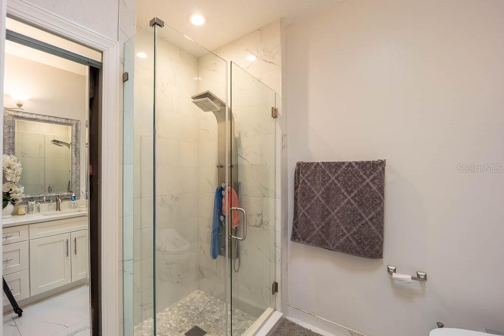 Image 28 of 34 For 8915 Victoria Isle Place