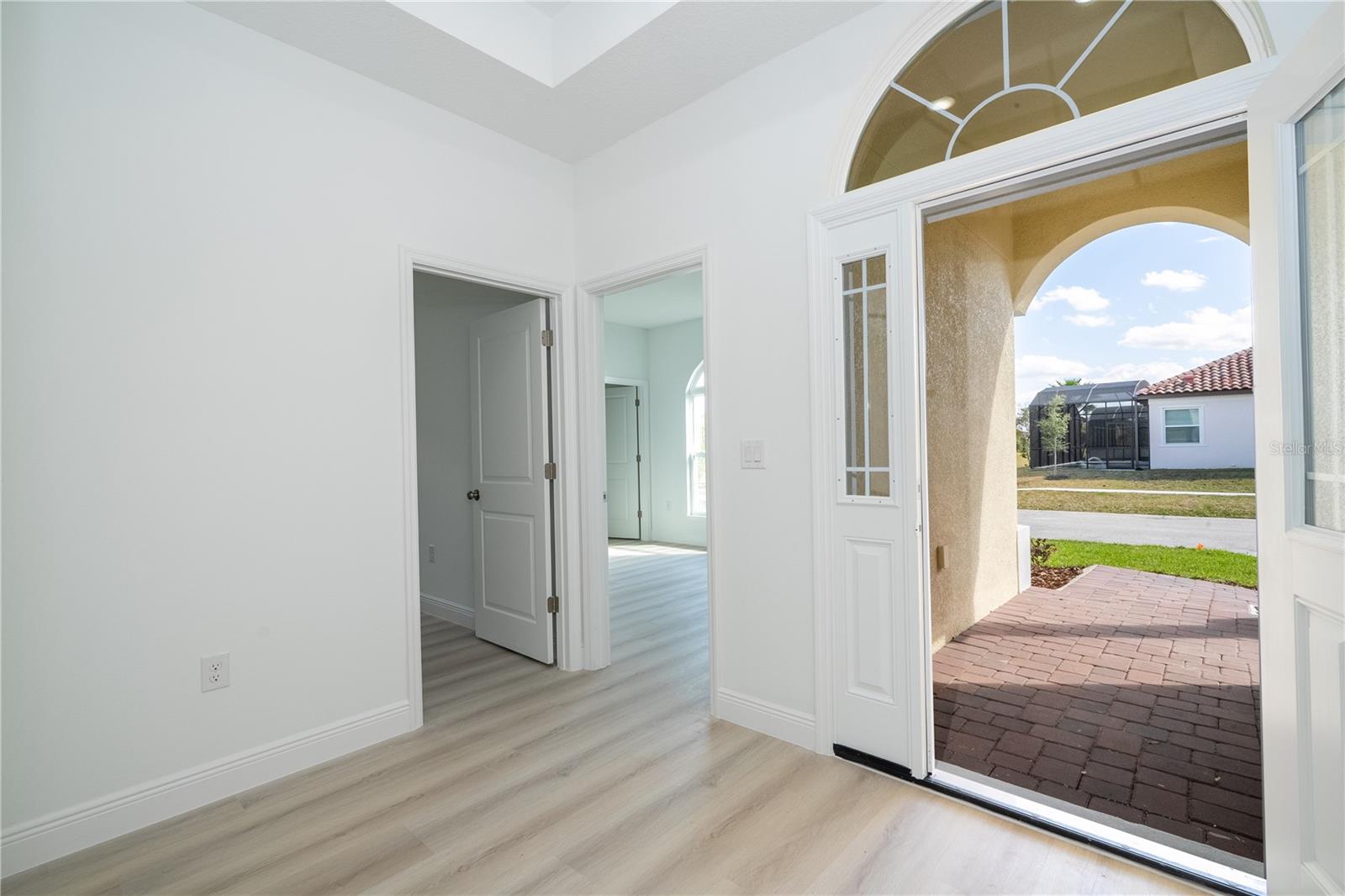 Image 11 of 68 For 355 Villa Sorrento Circle