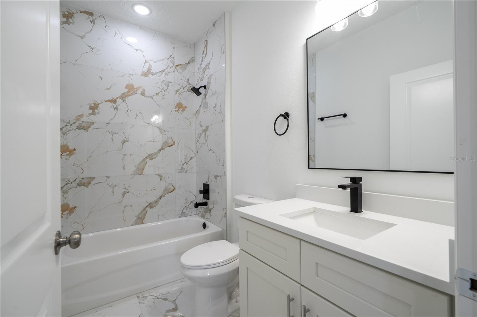 Image 13 of 68 For 355 Villa Sorrento Circle