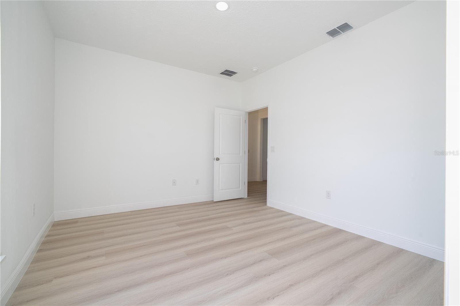 Image 18 of 68 For 355 Villa Sorrento Circle