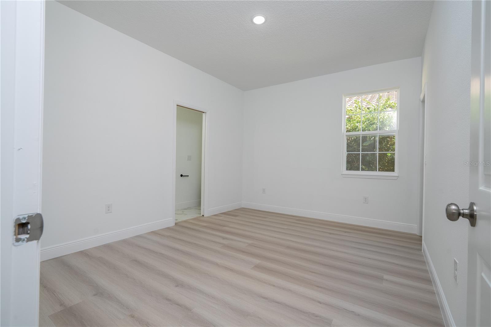 Image 19 of 68 For 355 Villa Sorrento Circle