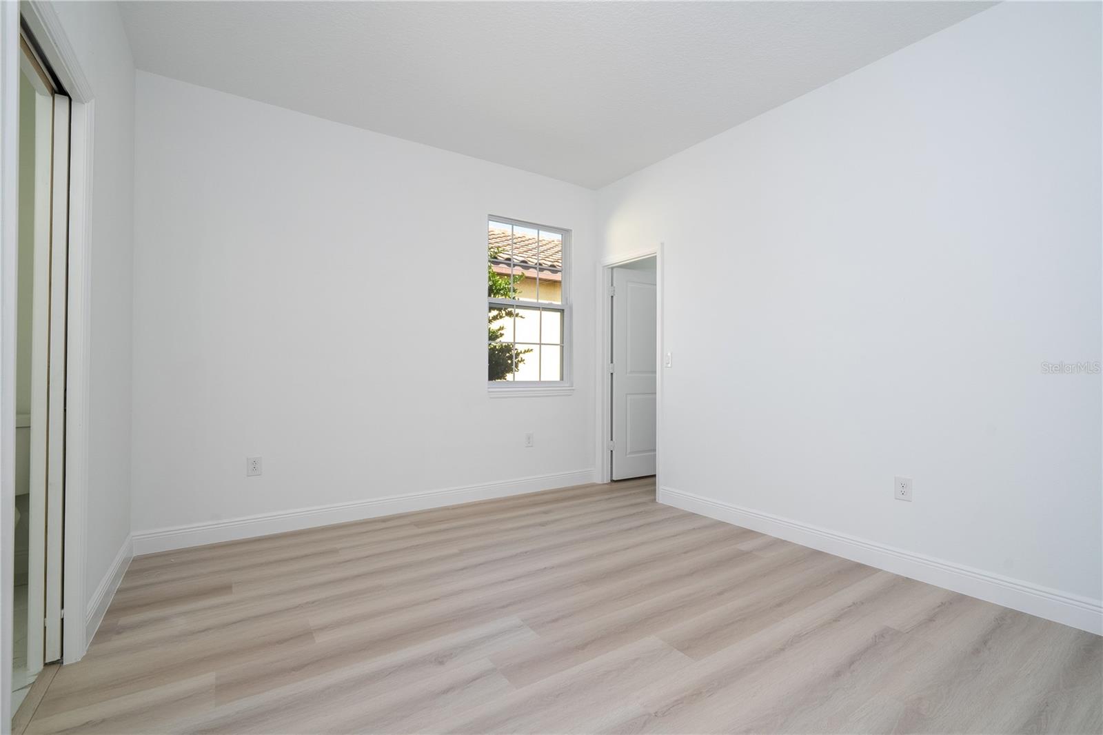 Image 20 of 68 For 355 Villa Sorrento Circle