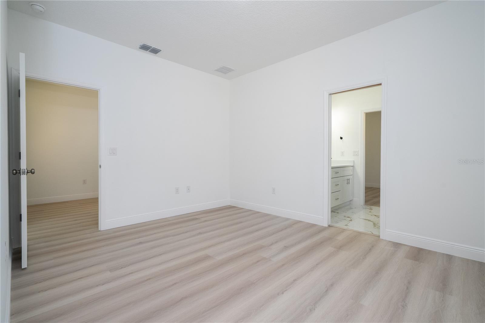 Image 23 of 68 For 355 Villa Sorrento Circle