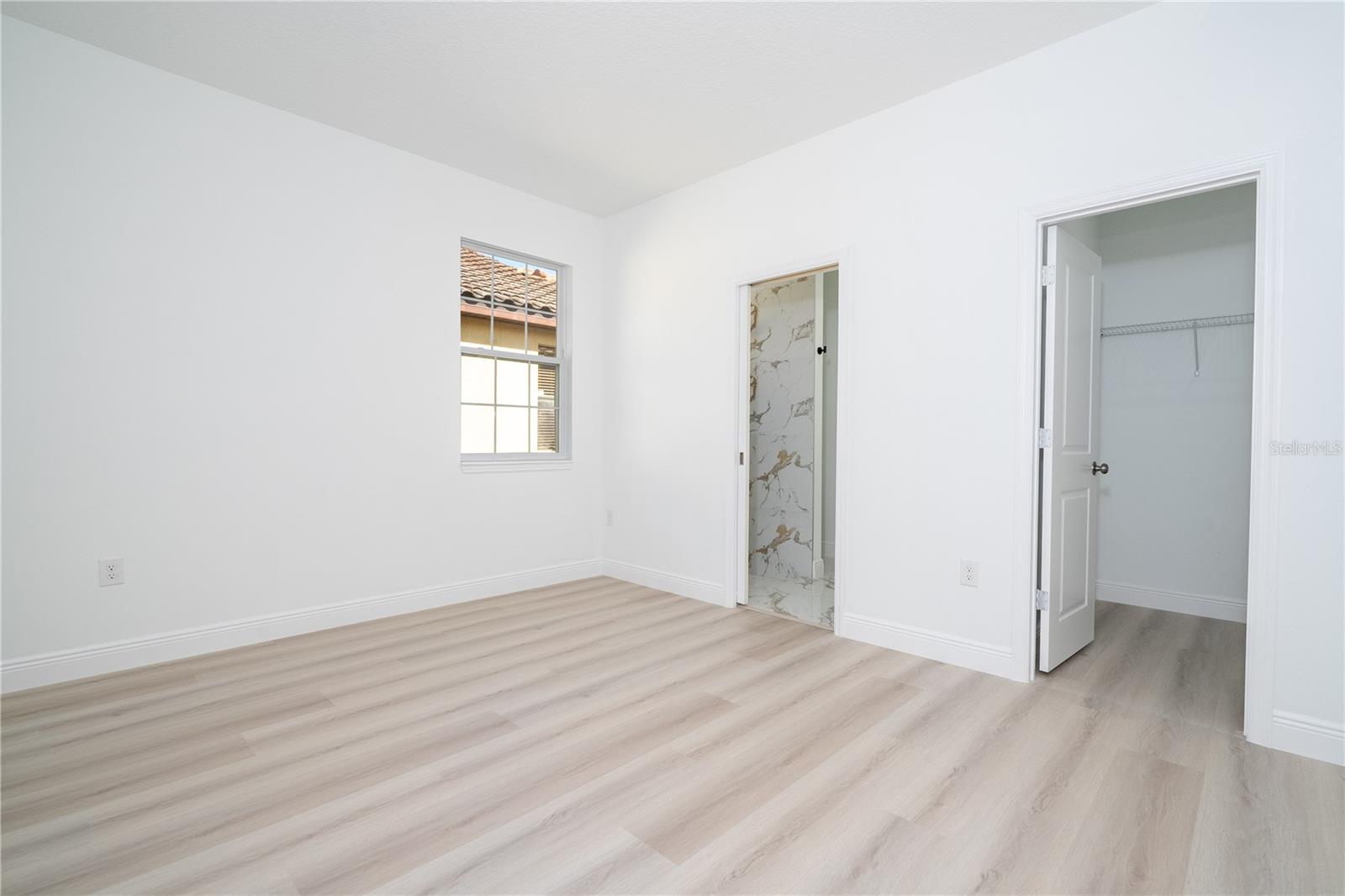 Image 29 of 68 For 355 Villa Sorrento Circle