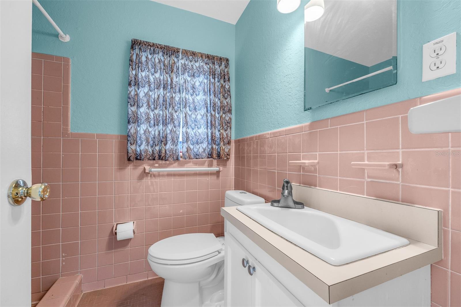 Image 18 of 35 For 8312 Mara Vista Court