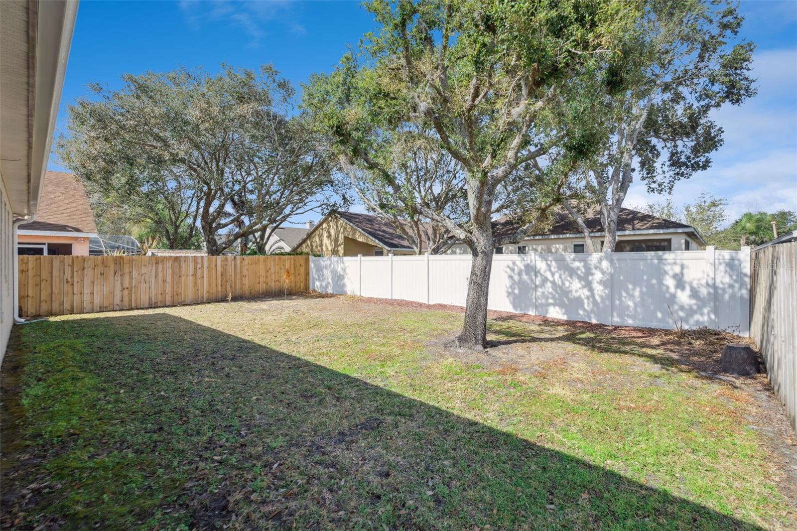 Image 19 of 25 For 2862 Aloma Oaks Drive