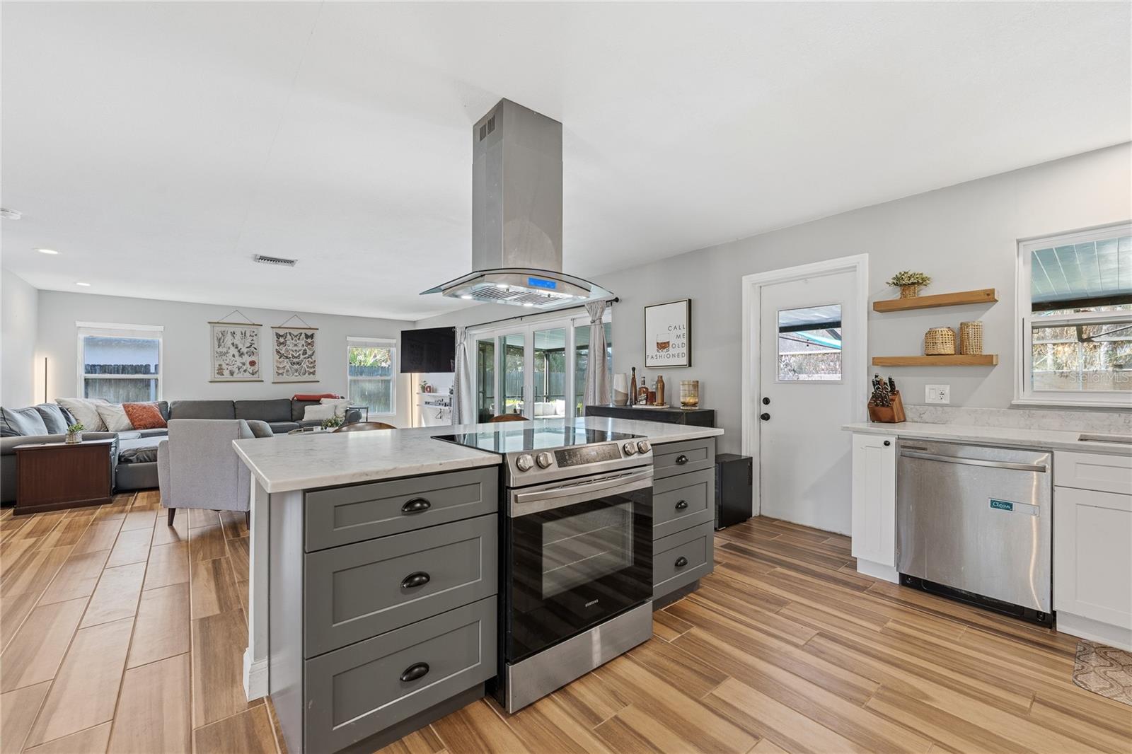 Image 12 of 35 For 8572 Shady Glen Drive