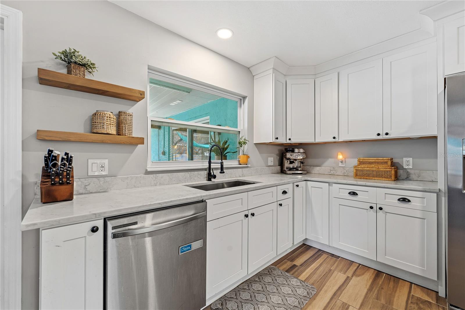 Image 14 of 35 For 8572 Shady Glen Drive