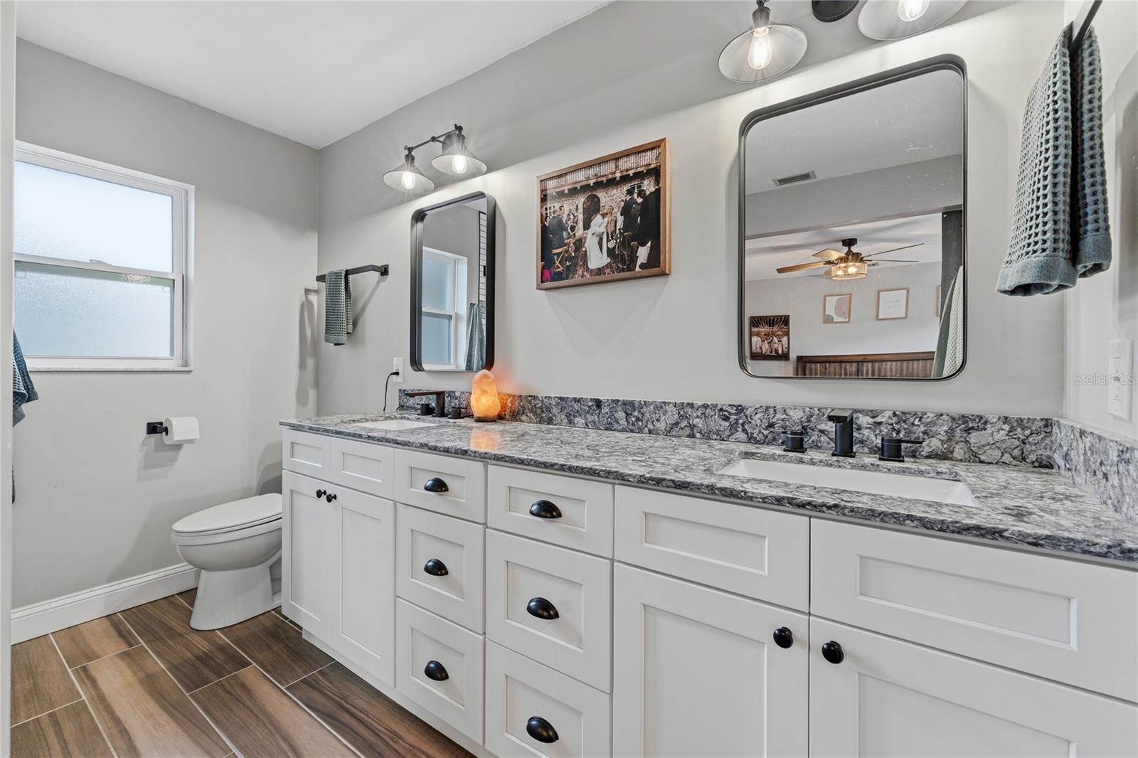 Image 18 of 35 For 8572 Shady Glen Drive