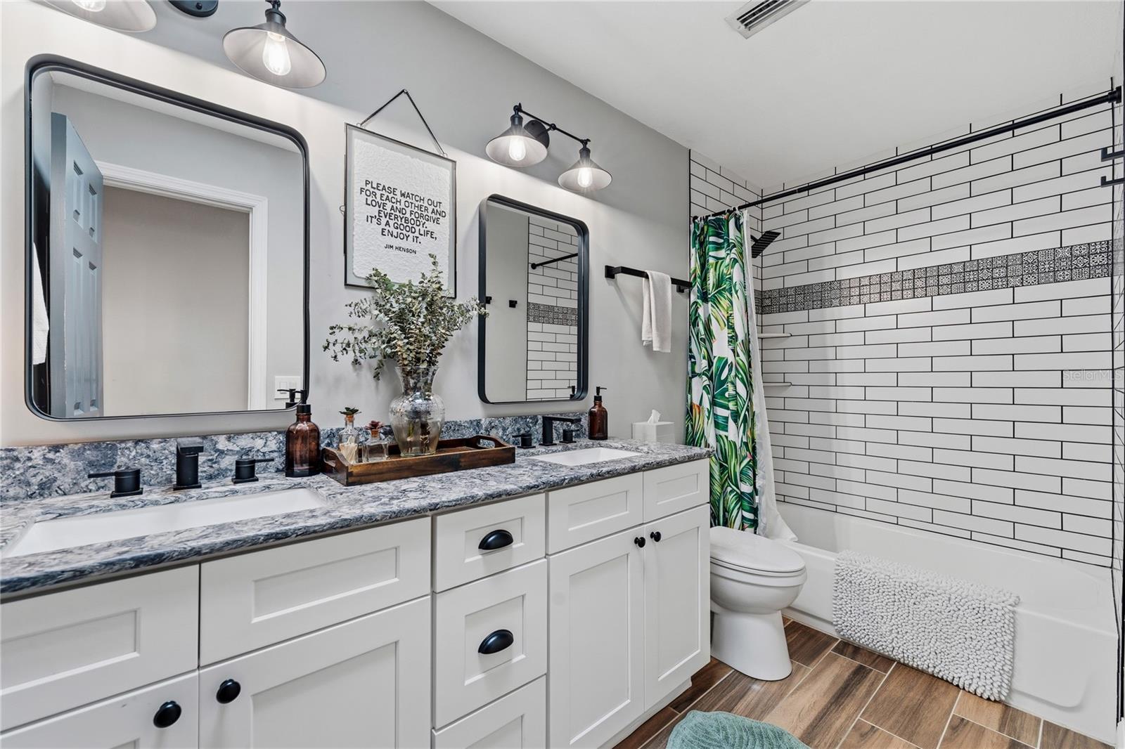 Image 21 of 35 For 8572 Shady Glen Drive