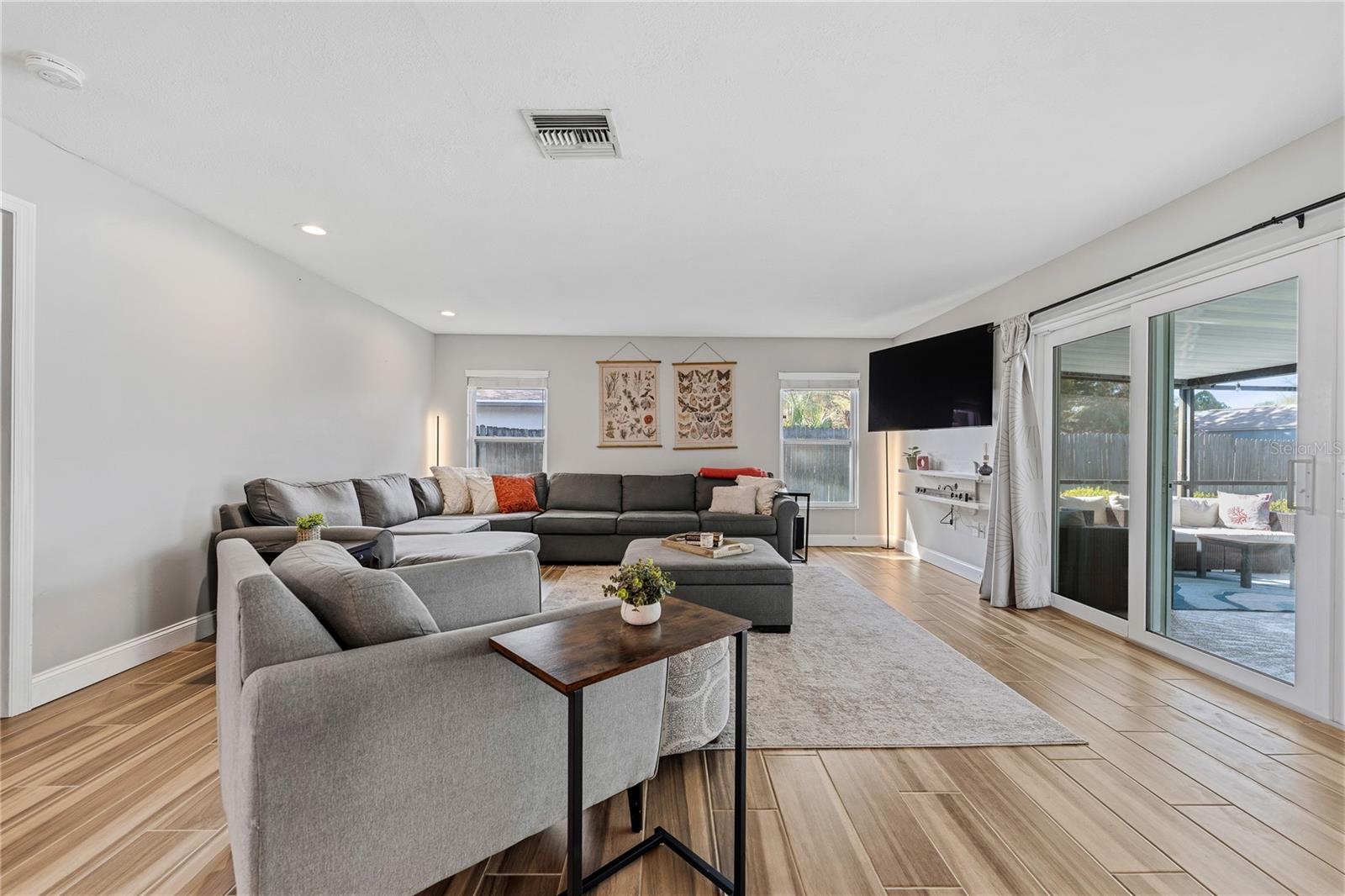 Image 8 of 35 For 8572 Shady Glen Drive