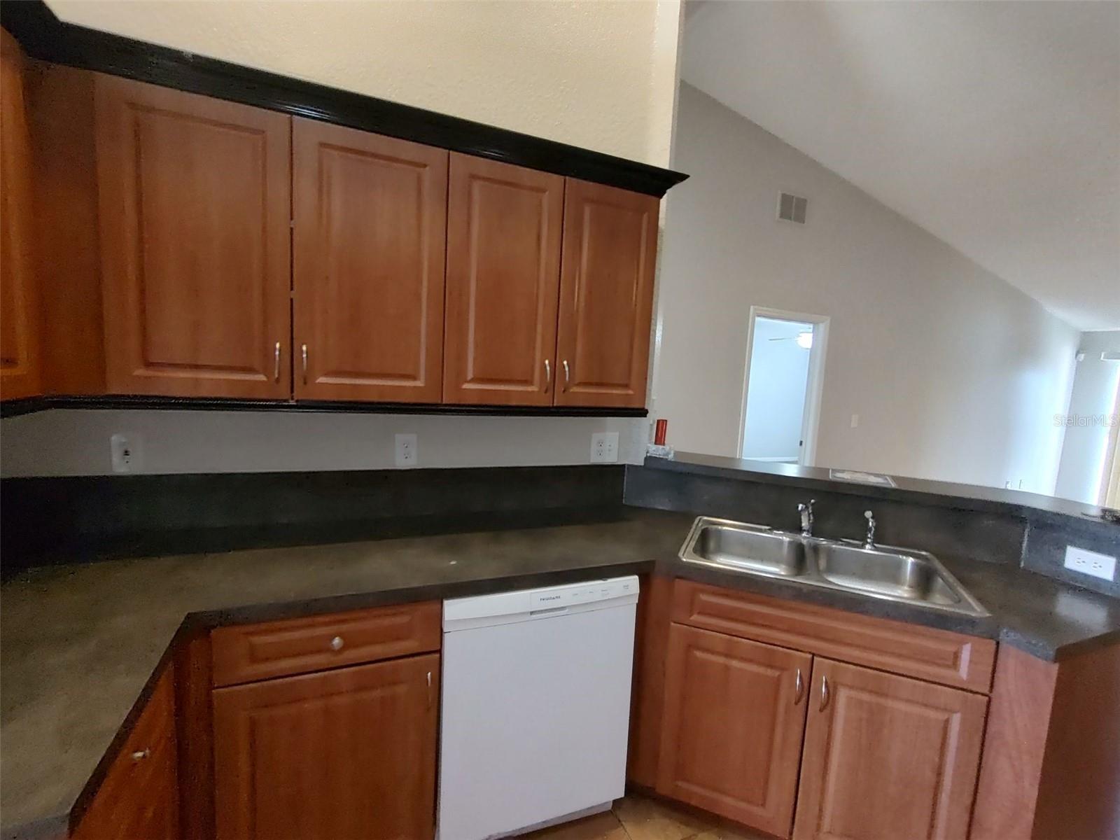 Image 12 of 35 For 416 Ohio Way