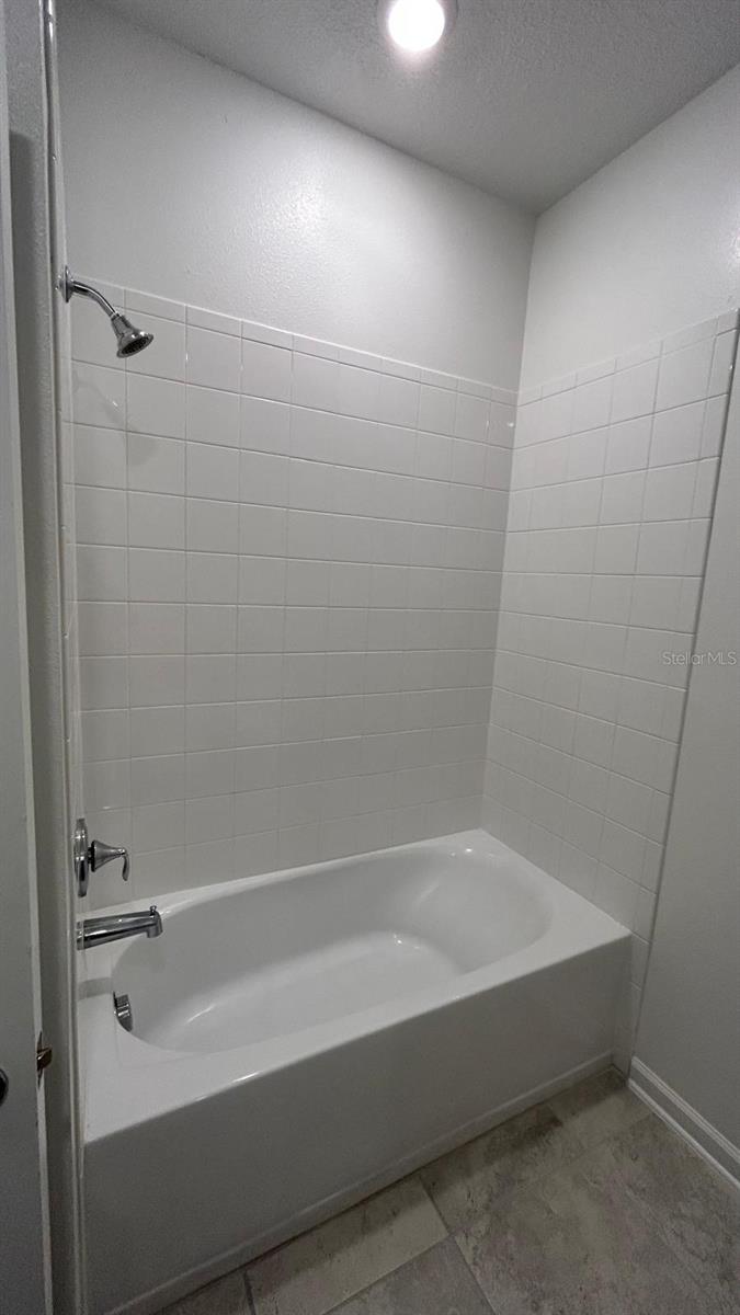 Image 13 of 27 For 913 Laurel View Way