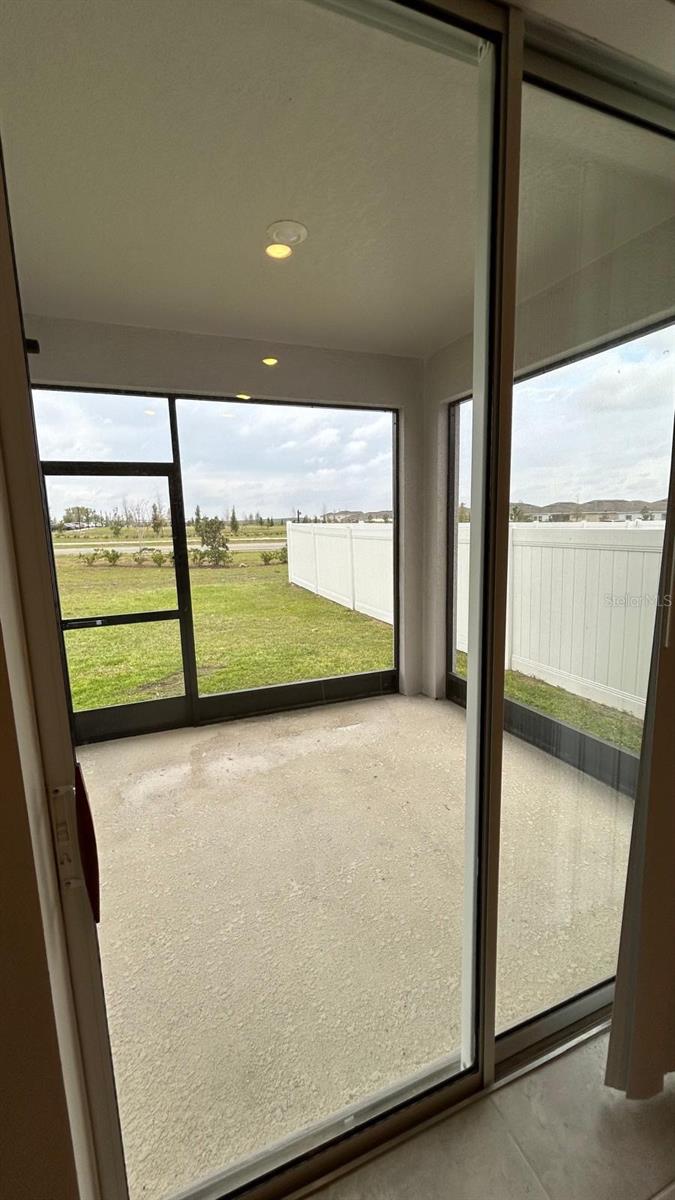 Image 17 of 27 For 913 Laurel View Way