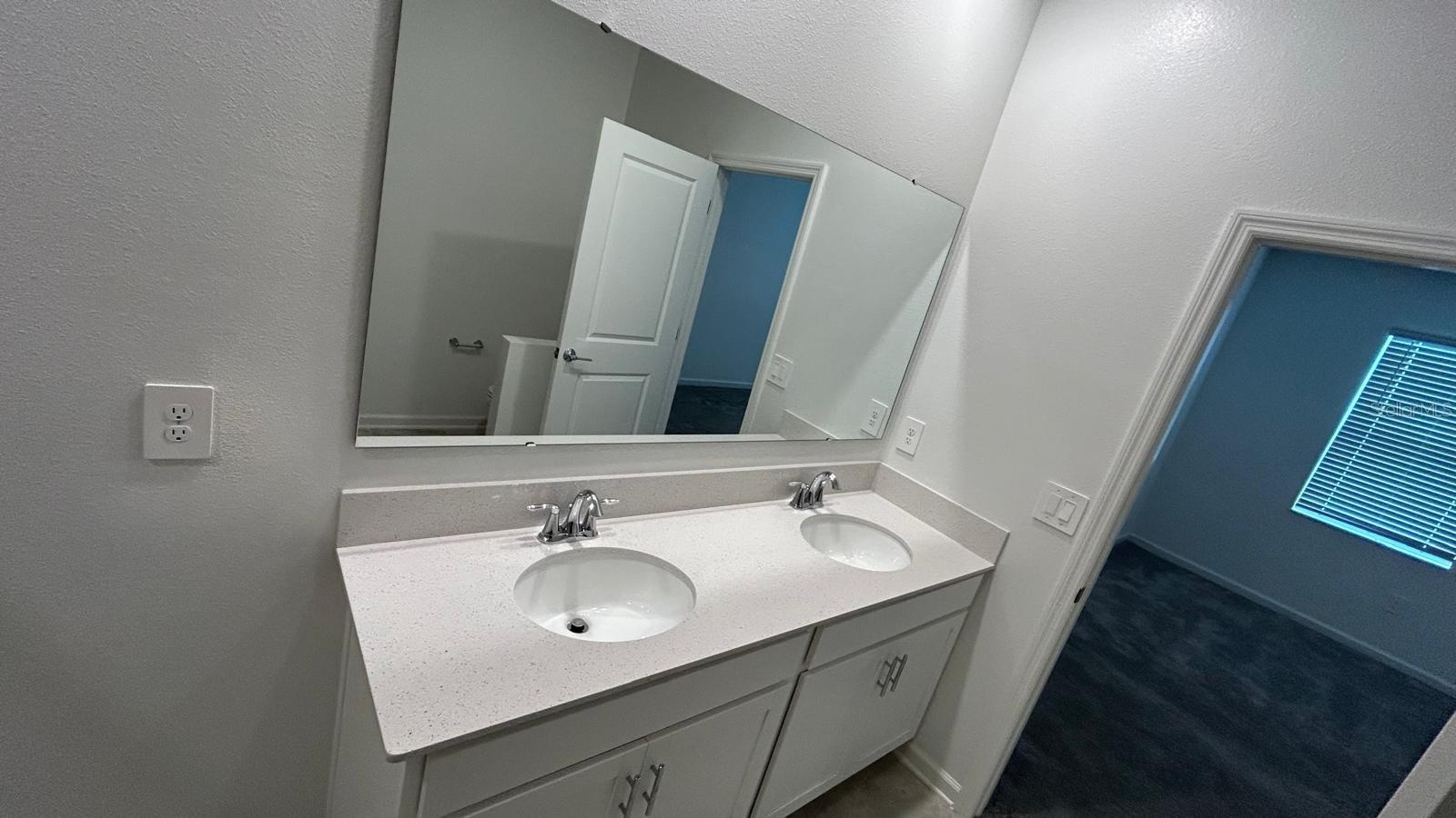 Image 22 of 27 For 913 Laurel View Way