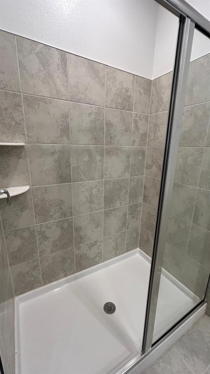 Image 9 of 27 For 913 Laurel View Way