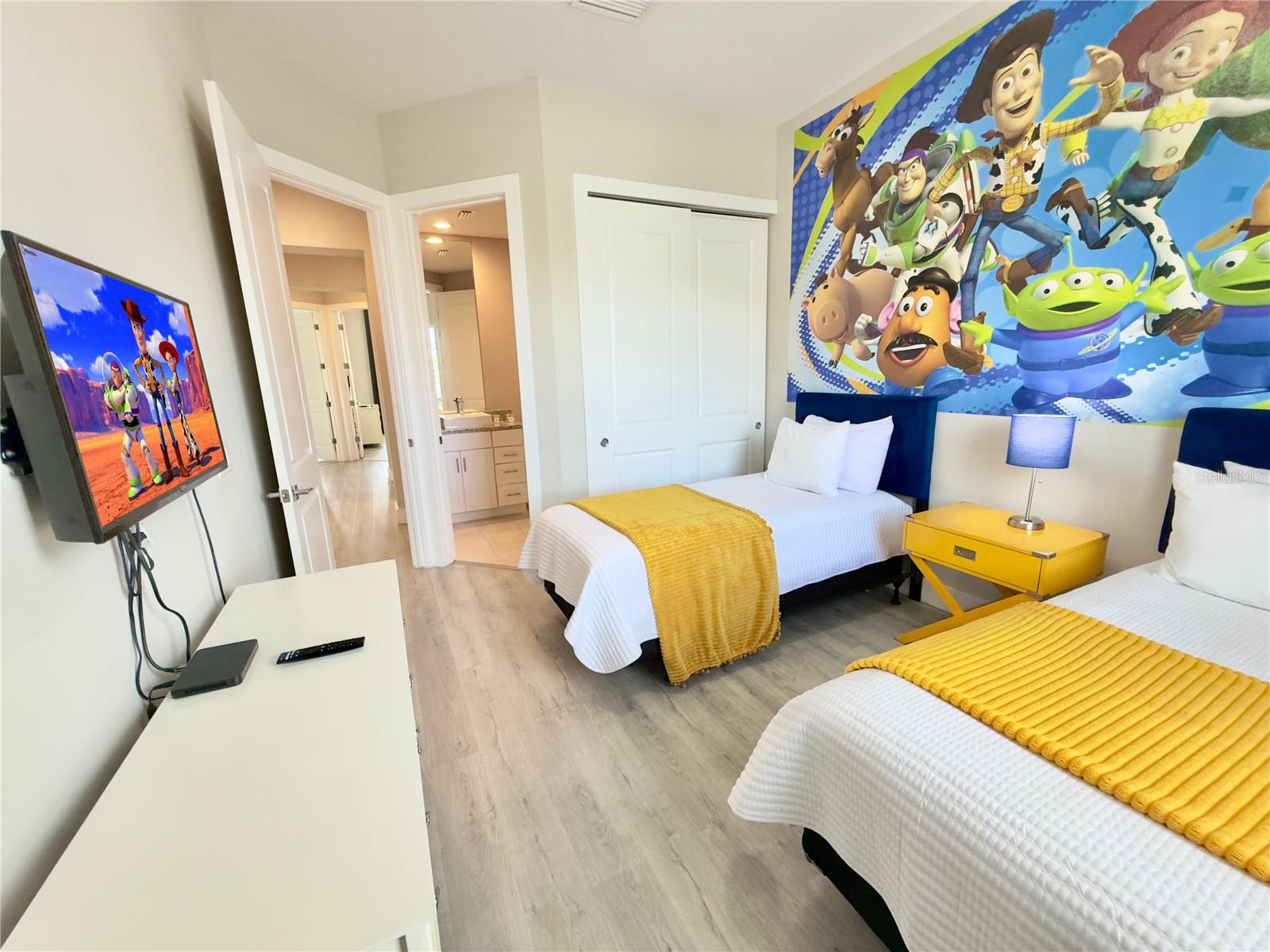 Image 11 of 47 For 7498 Sunville Avenue