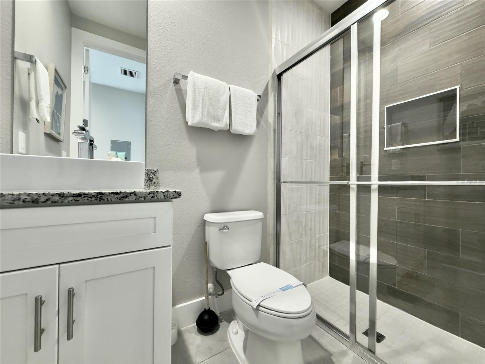 Image 22 of 47 For 7498 Sunville Avenue