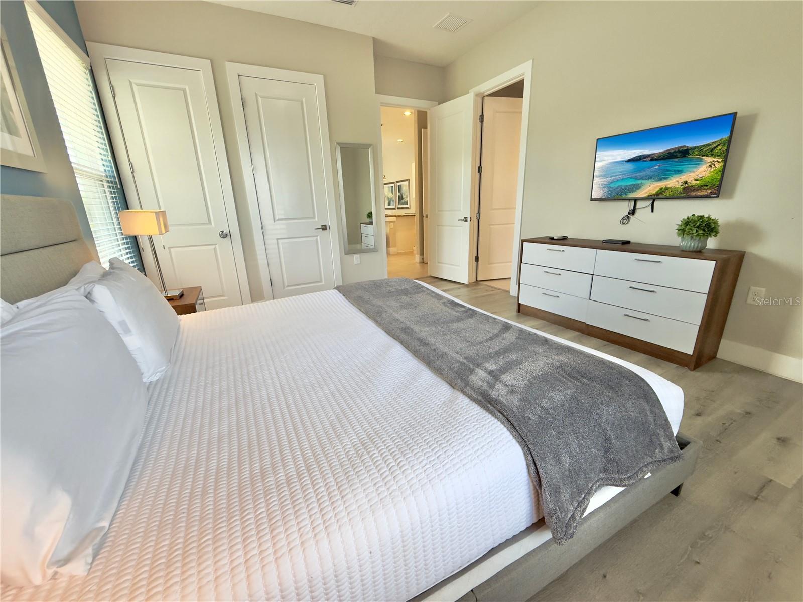 Image 24 of 47 For 7498 Sunville Avenue