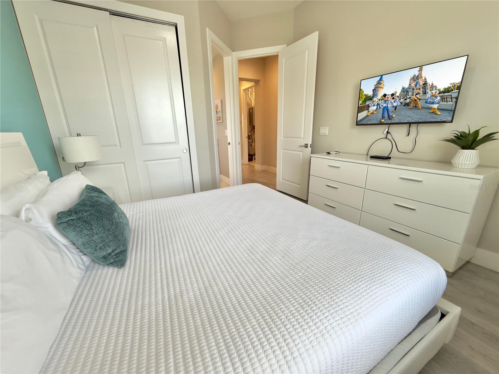 Image 26 of 47 For 7498 Sunville Avenue