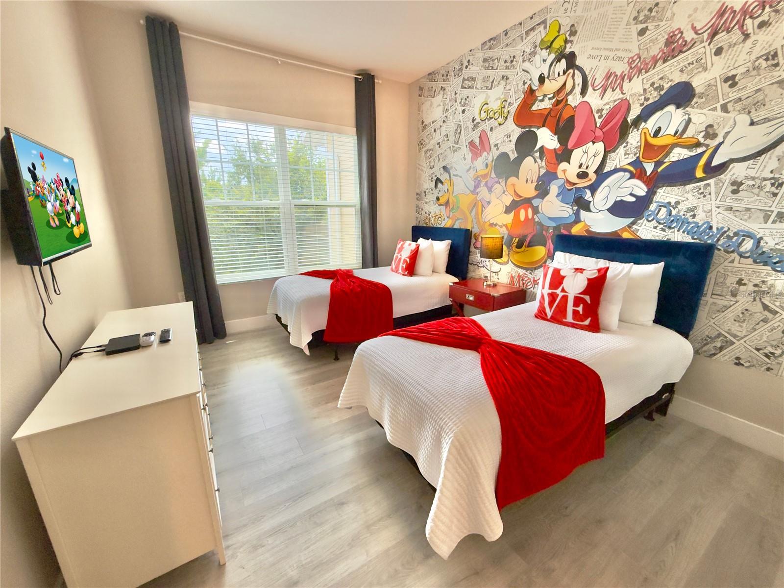 Image 5 of 47 For 7498 Sunville Avenue