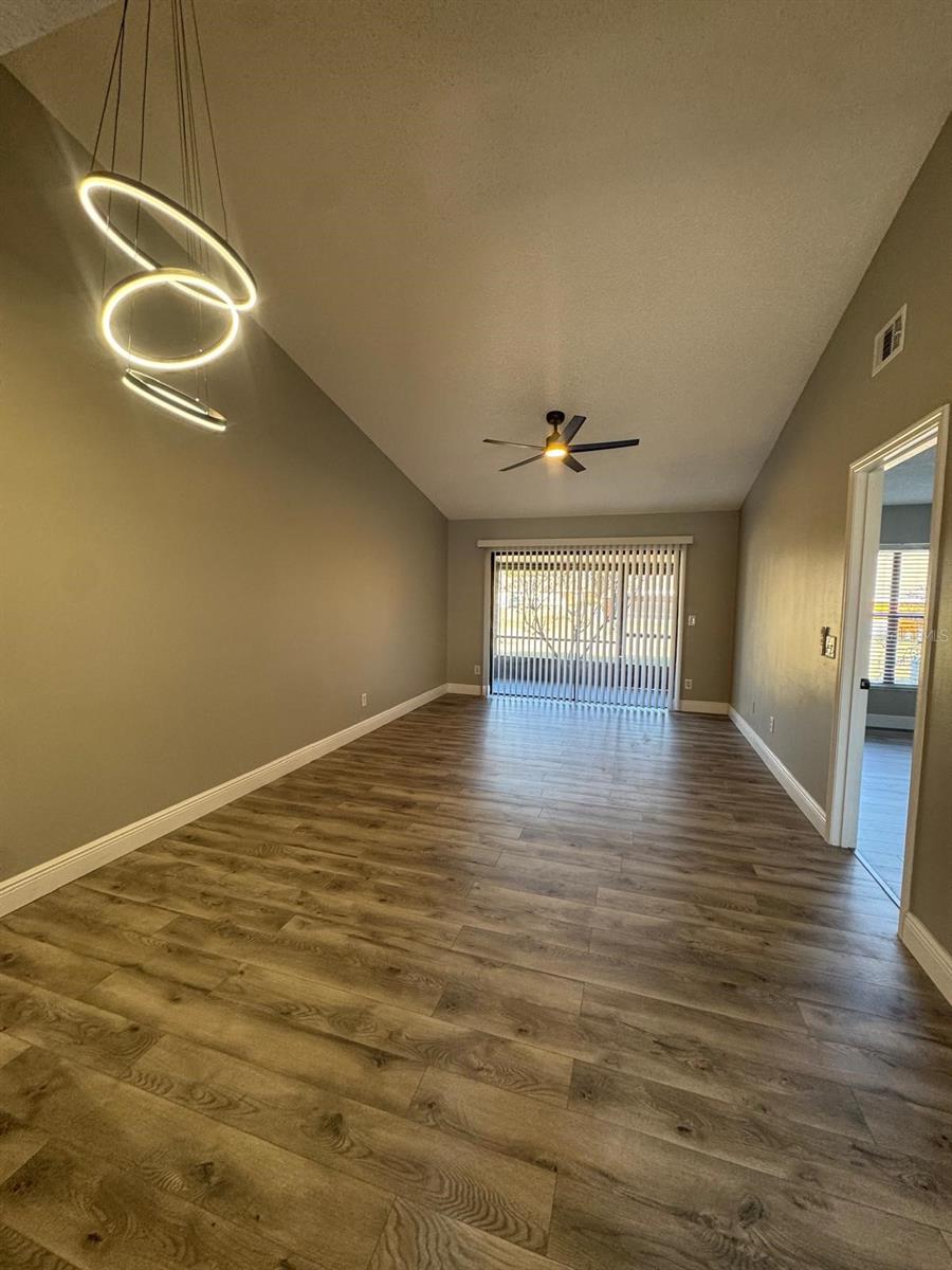 Image 14 of 33 For 65 Silver Falls Circle