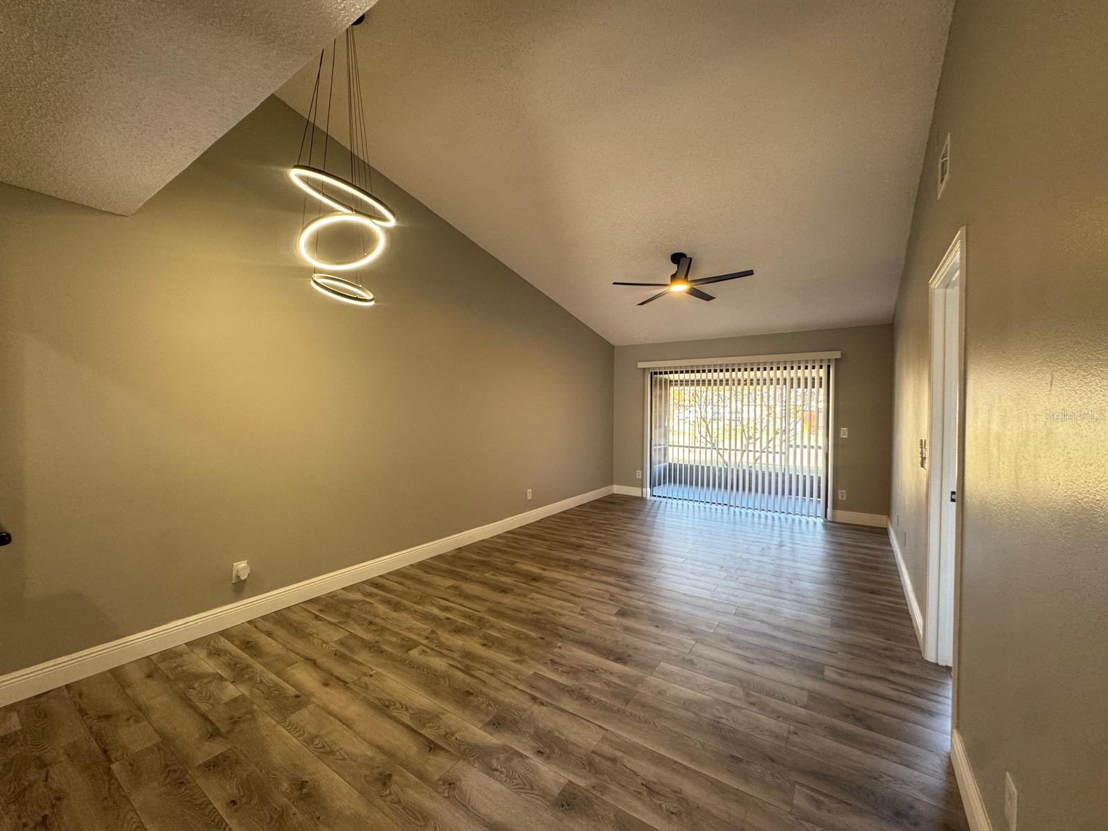 Image 15 of 33 For 65 Silver Falls Circle