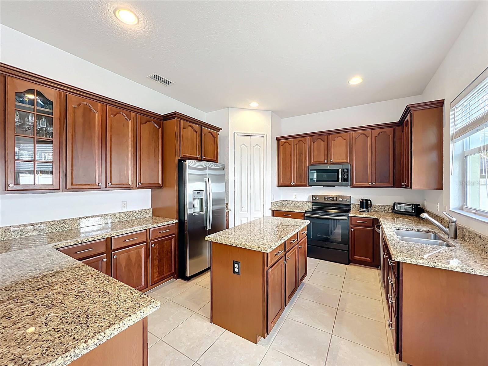 Image 16 of 54 For 6573 Helmsley Circle