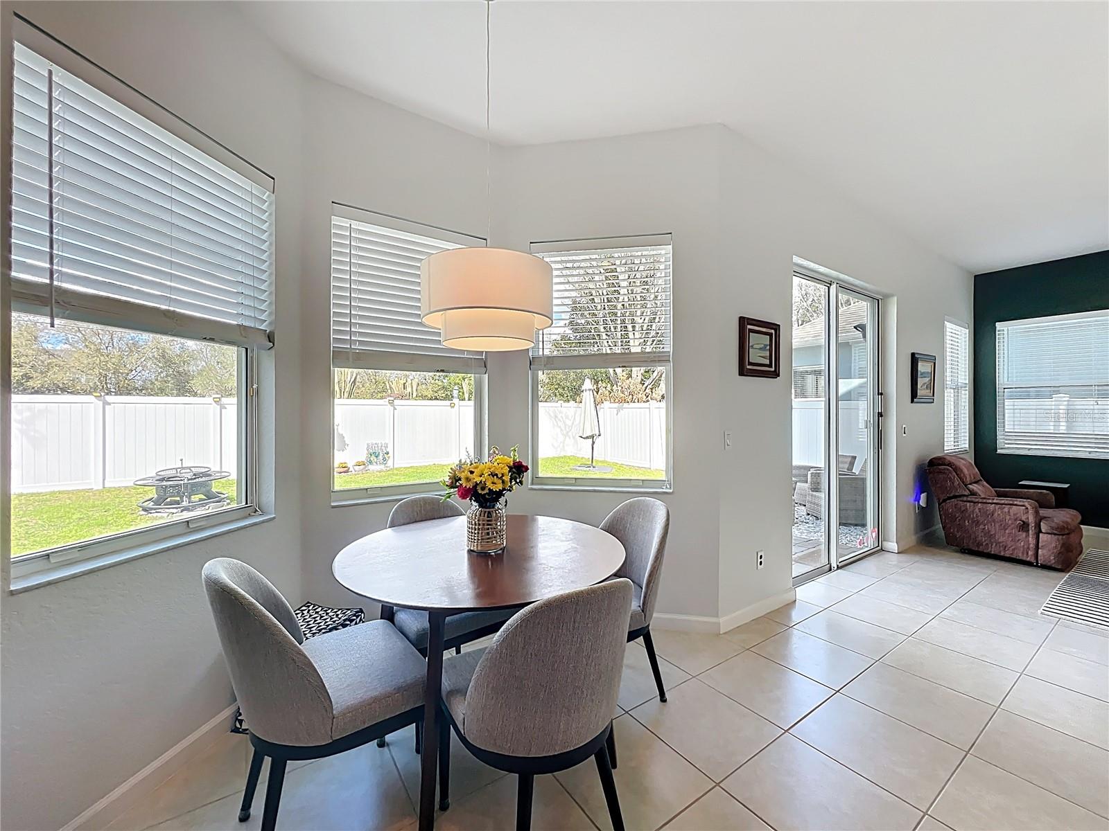 Image 19 of 54 For 6573 Helmsley Circle