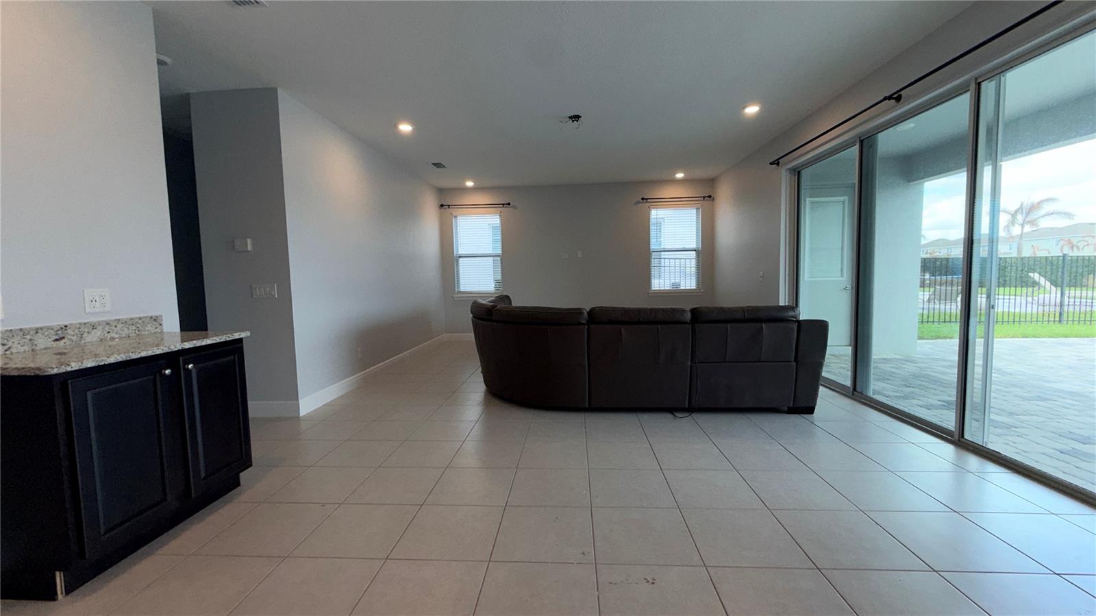 Image 17 of 44 For 257 Southfield Street