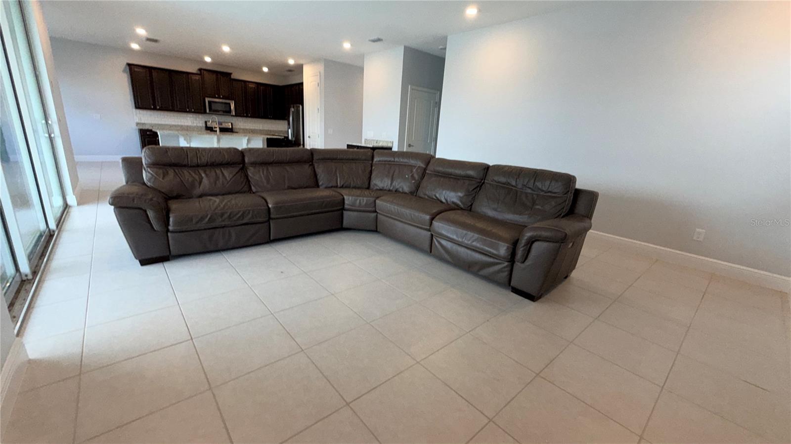 Image 19 of 44 For 257 Southfield Street