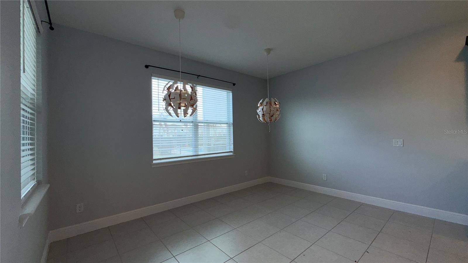 Image 21 of 44 For 257 Southfield Street