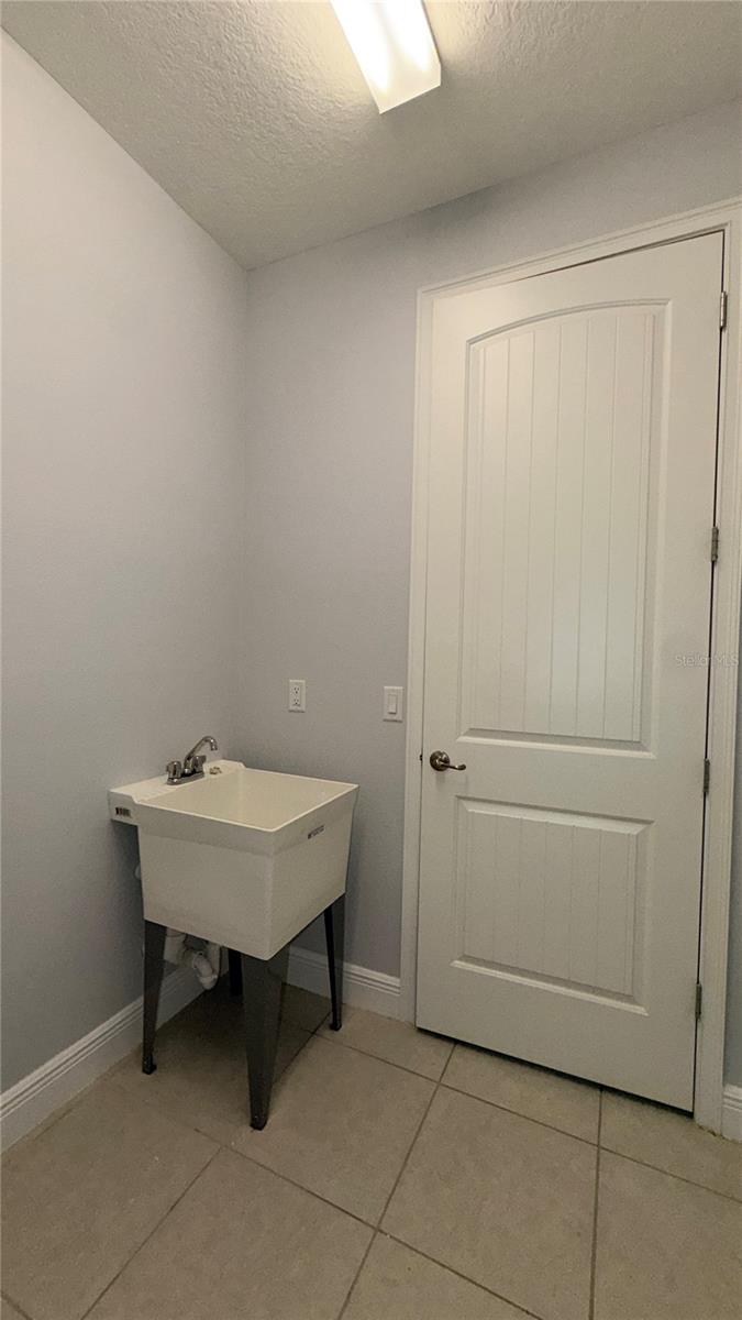 Image 37 of 44 For 257 Southfield Street