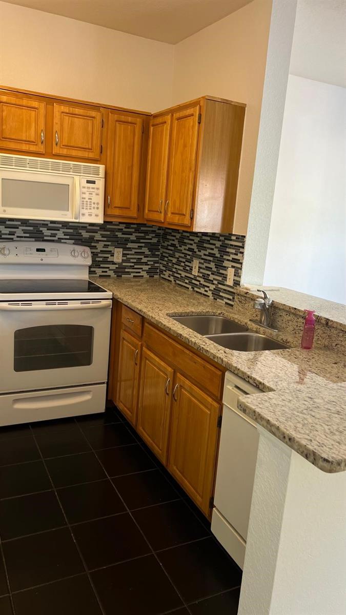 Image 9 of 15 For 6013 Westgate Drive 2421