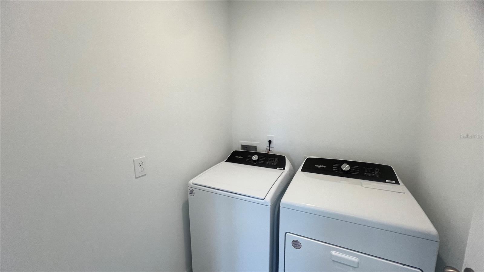 Image 13 of 39 For 3185 Viceroy Court